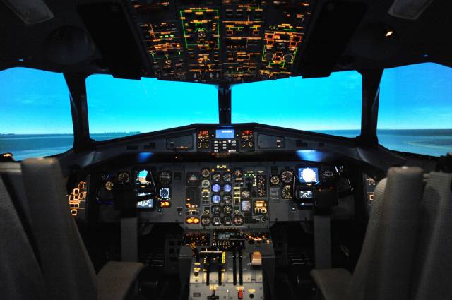 Vivez une expérience inédite dans un simulateur de vol expérience pilotage avion